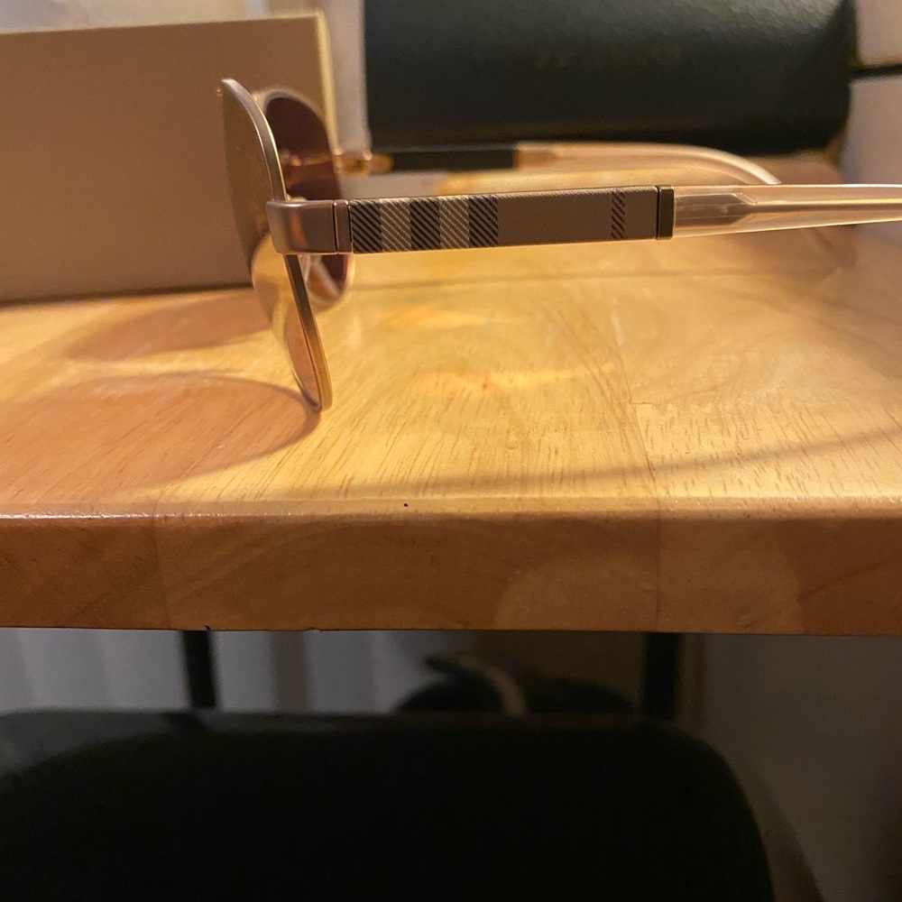 Woman’s Burberry aviator sunglasses.